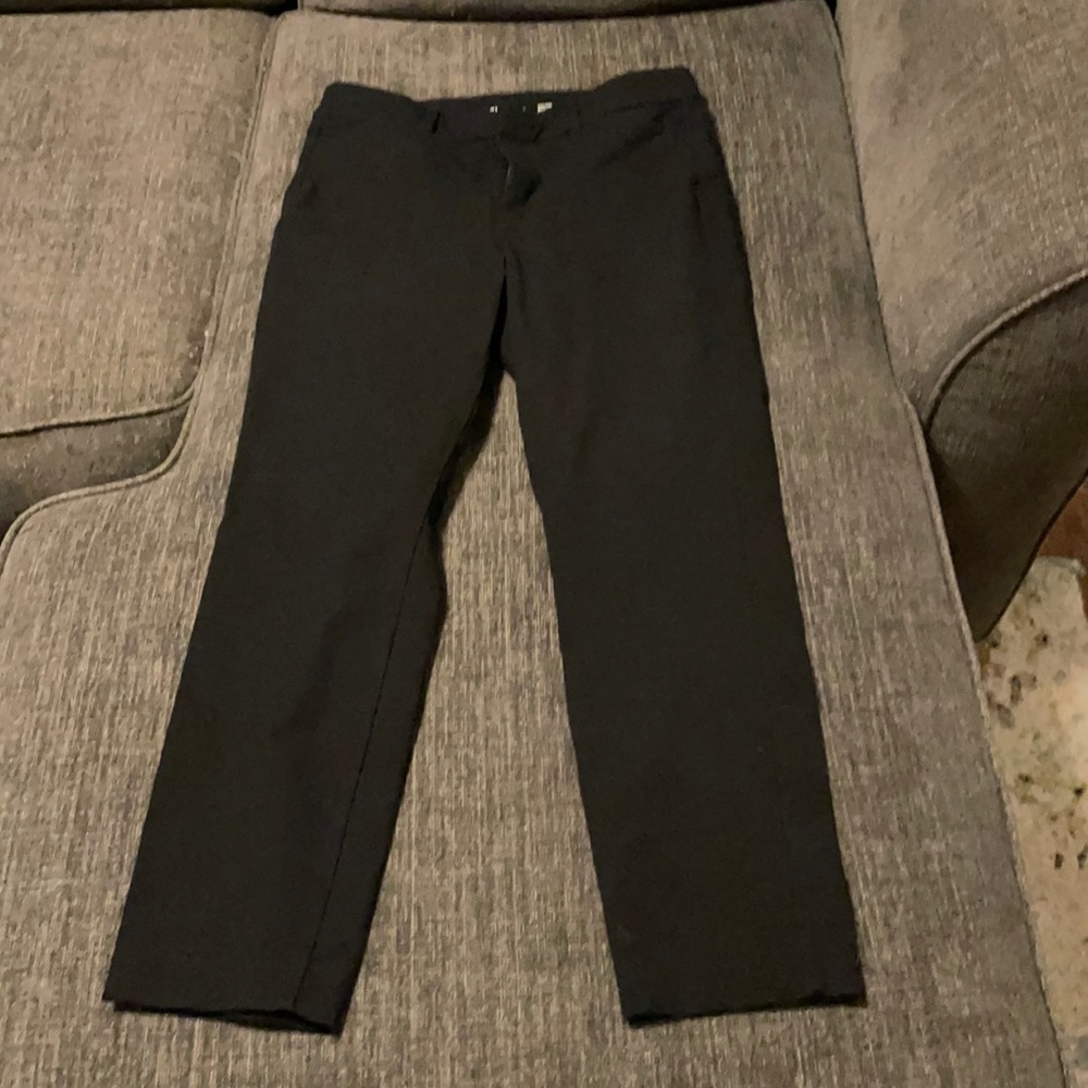 Old Navy size 8 black. High Rise Pixie Never Fade